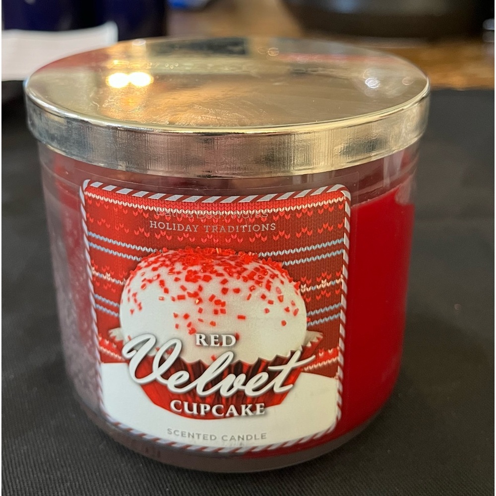New Bath and Body Works Red Velvet Cupcake 3 Wick Candle